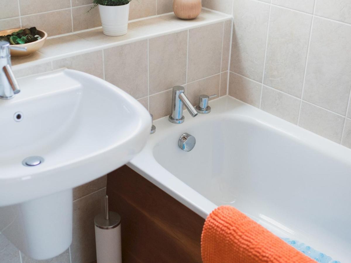 Pass The Keys Lovely 2-Bed Flat Glasgow Harbour Free Parking ภายนอก รูปภาพ